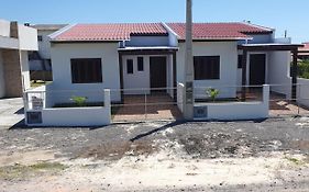 Casa 70mt2 Mobiliada Centro Gaivota 400mt do Mar Wifi TV Smart